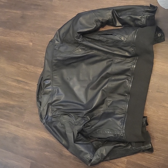 Diesel Leather jacket, unisex , gives you a thinner look ,something I didn't lik - Picture 5 of 6